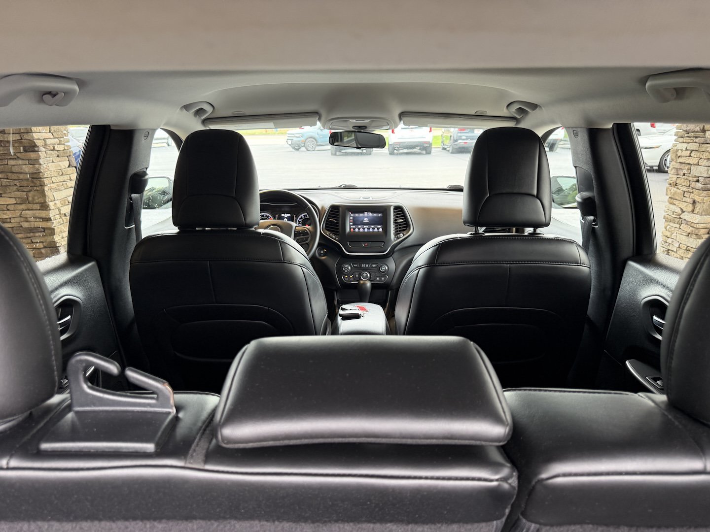 Used 2019 Jeep Cherokee Latitude Plus FWD image 33