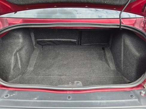 Used 2018 Dodge Challenger SXT RWD image 9