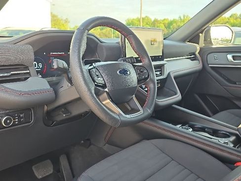 Used 2025 Ford Explorer ST-Line w/ ST-Line Street Pack AWD/4WD image 28