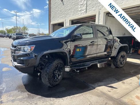 Used 2022 Chevrolet Colorado ZR2 w/ ZR2 Midnight Special Edition image 4