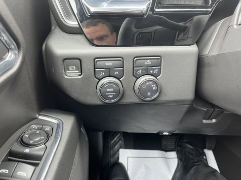 Used 2024 Chevrolet Silverado 1500 LT image 22