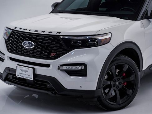 Used 2020 Ford Explorer ST w/ ST Street Pack image 4