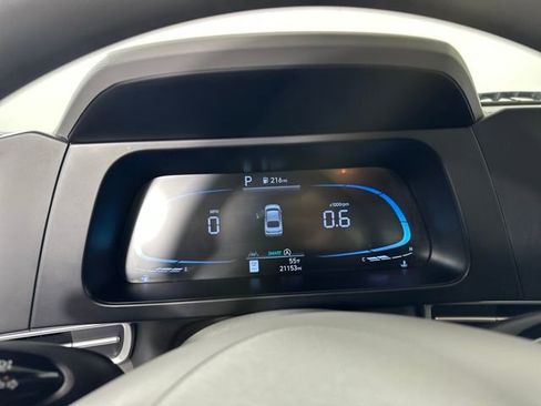 Used 2025 Hyundai Elantra SE w/ Cargo Package image 17