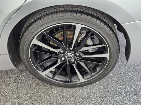 Used 2020 Toyota Camry XSE image 9