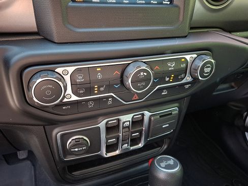 Used 2023 Jeep Wrangler Unlimited Sport AWD/4WD image 16
