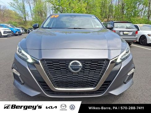 Used 2020 Nissan Altima 2.5 SR w/ Premium Package AWD/4WD image 2