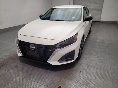 Used 2025 Nissan Altima 2.5 SV FWD image 15