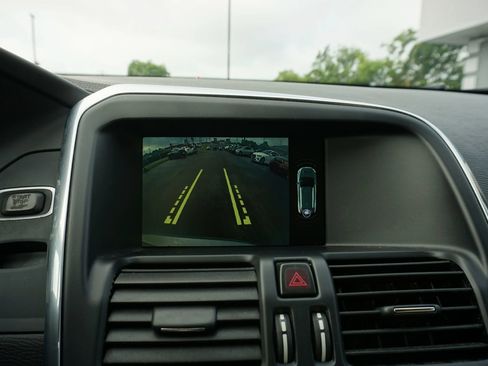 Used 2016 Volvo XC60 T5 Premier w/ Proximity Package FWD image 12