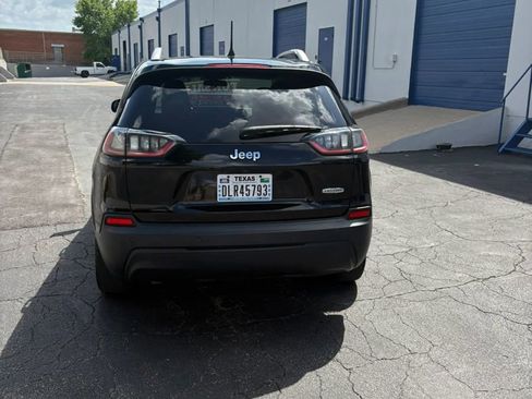 Used 2019 Jeep Cherokee Latitude Plus FWD image 4