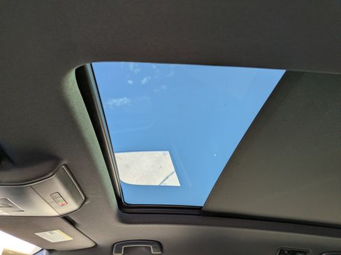 Used 2020 Volkswagen Atlas Cross Sport SEL image 20