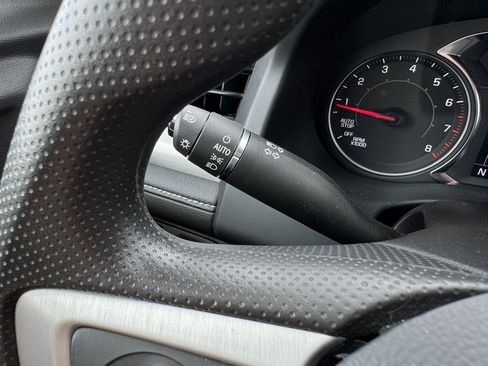 Used 2023 GMC Acadia SLE w/ Driver Convenience Package image 17