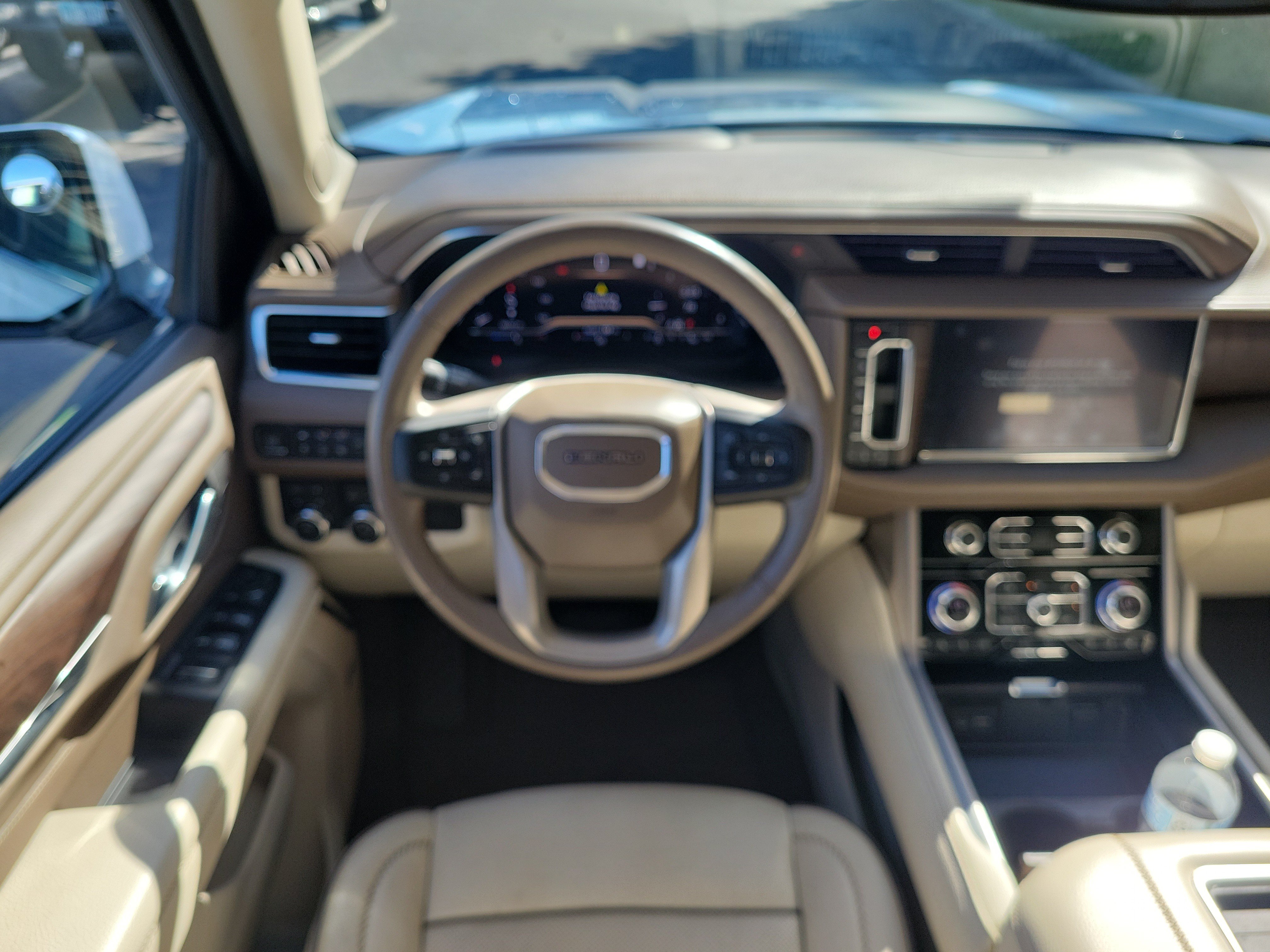 Used 2022 GMC Yukon XL Denali AWD/4WD image 10