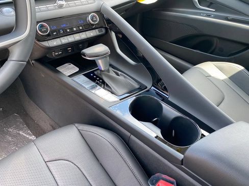 New 2026 Hyundai Elantra Limited FWD image 13