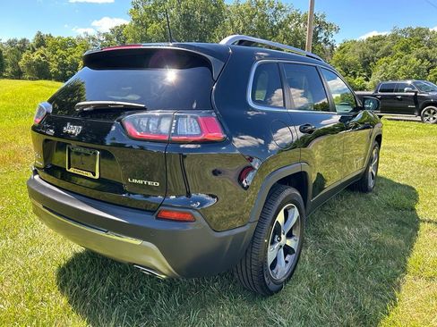 Used 2019 Jeep Cherokee Limited w/ Luxury Group AWD/4WD image 3