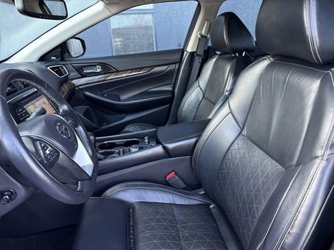 Used 2017 Nissan Maxima Platinum image 5
