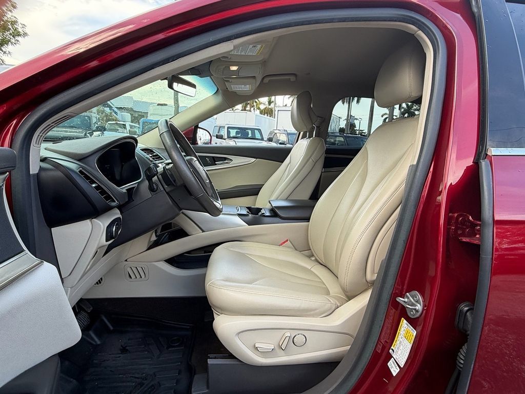 Used 2019 Lincoln Nautilus FWD image 9
