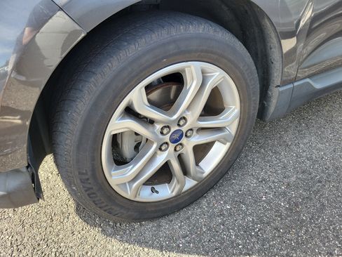 Used 2018 Ford Edge Titanium FWD image 25