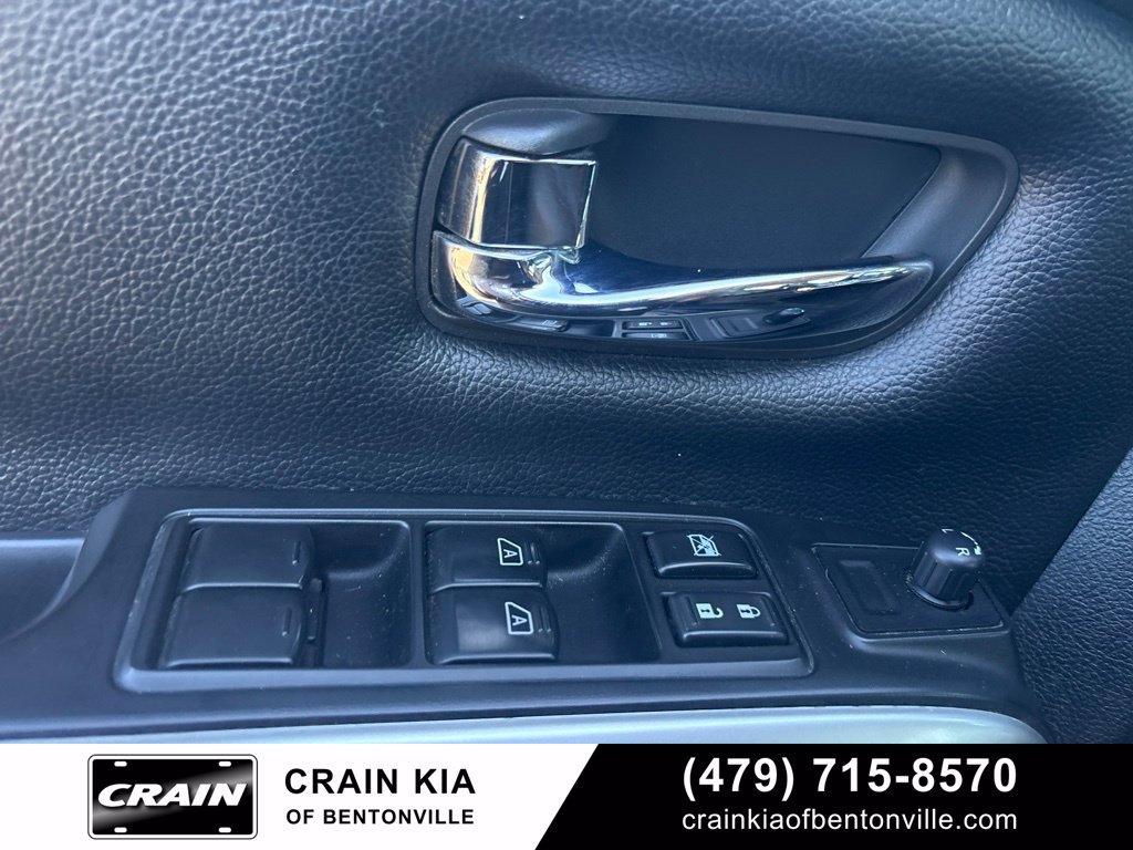 Used 2017 Nissan Titan PRO-4X w/ Pro-4x Convenience Package AWD/4WD image 9