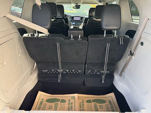 Used 2022 Chrysler Pacifica Touring-L w/ Uconnect Theater Family Group FWD image 34