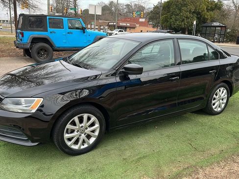 Used 2015 Volkswagen Jetta SE image 4