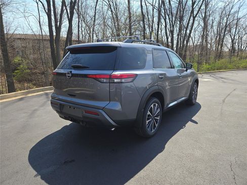 New 2026 Nissan Pathfinder Platinum AWD/4WD image 3