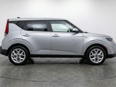 Used 2025 Kia Soul LX w/ LX Technology Package image 11