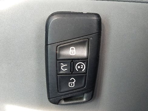 Used 2022 Volkswagen Taos SE FWD image 32