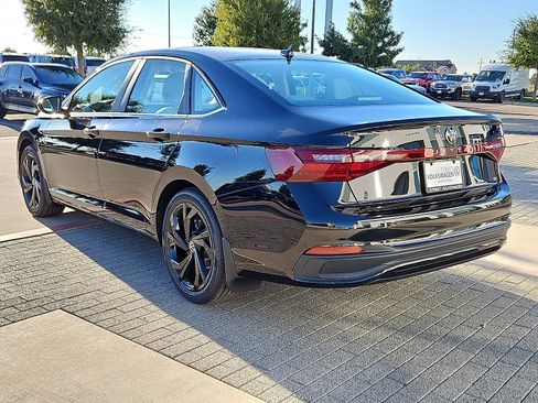 New 2026 Volkswagen Jetta SE image 2