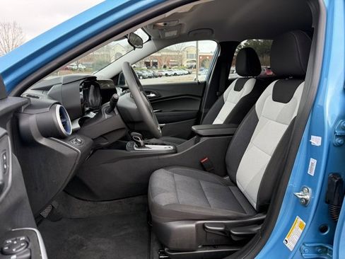 Used 2025 Chevrolet Trax LS image 12