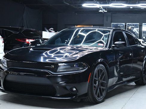 Used 2016 Dodge Charger R/T Scat Pack w/ Beats Audio Group RWD image 8