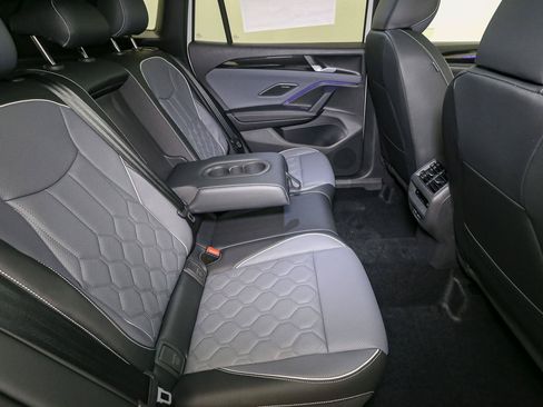 New 2026 Volkswagen Tiguan SEL R-Line AWD/4WD image 17