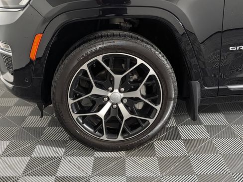 Used 2025 Jeep Grand Cherokee Summit AWD/4WD image 11