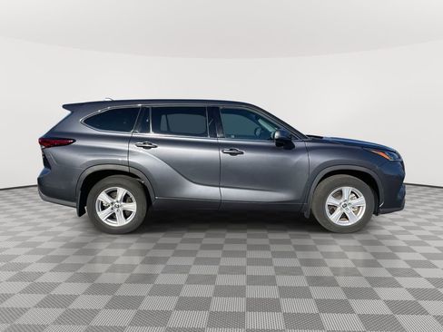 Used 2020 Toyota Highlander LE image 8