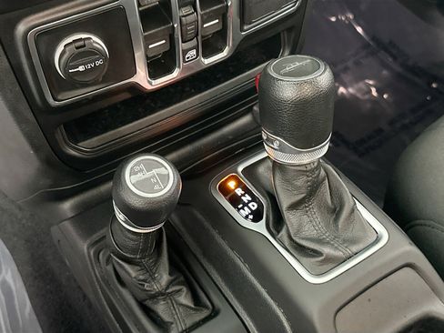 Used 2023 Jeep Gladiator Sport image 16