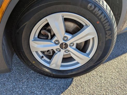 Used 2023 Kia Sorento LX image 27