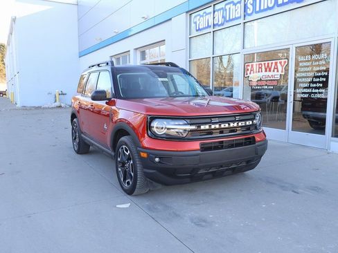Used 2022 Ford Bronco Sport Outer Banks w/ Tech Package image 2