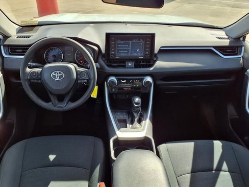 Used 2020 Toyota RAV4 LE image 11