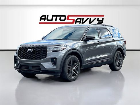 Used 2025 Ford Explorer ST-Line w/ ST-Line Street Pack image 3