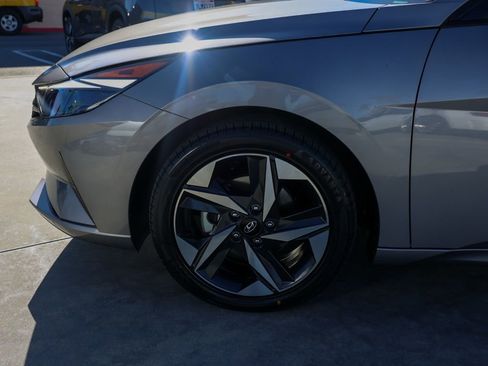 Used 2023 Hyundai Elantra SEL w/ Convenience Package image 12