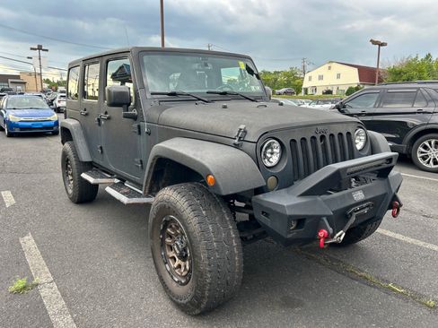 Used 2017 Jeep Wrangler Unlimited Sport w/ Quick Order Package 23S AWD/4WD image 3