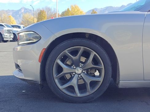 Used 2015 Dodge Charger SXT image 30