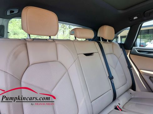 Used 2023 Porsche Macan AWD/4WD image 24