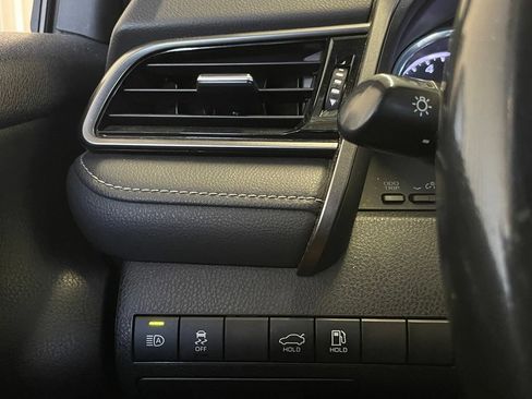 Used 2020 Toyota Camry SE FWD image 13