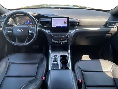 Used 2020 Ford Explorer XLT w/ Equipment Group 202A AWD/4WD image 37