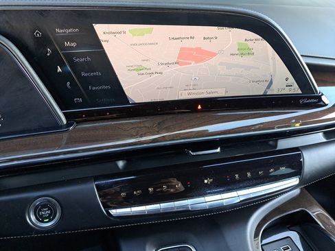 Used 2021 Cadillac Escalade ESV Sport Platinum image 27