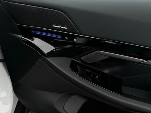 New 2026 BMW 530i xDrive 530i xDrive w/ Premium Package image 15