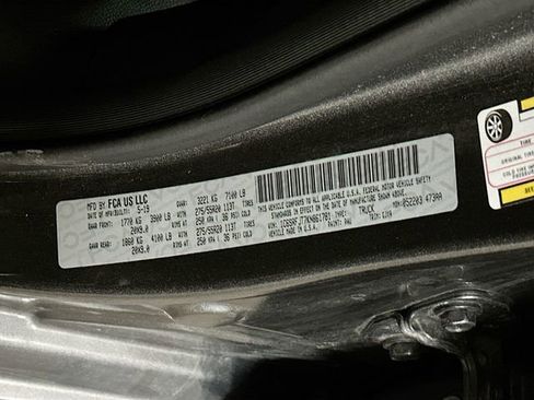 Used 2019 RAM 1500 Laramie image 33