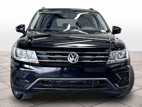 Used 2021 Volkswagen Tiguan SE w/ Panoramic Sunroof Package FWD image 2
