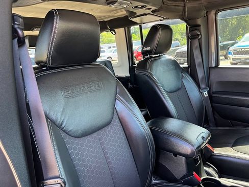 Used 2018 Jeep Wrangler Unlimited Sport AWD/4WD image 13