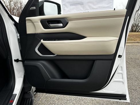 New 2026 Nissan Armada Platinum image 14